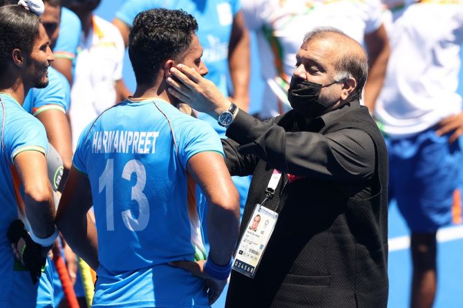 IHF President Narinder Dhruv Batra congratulates Harmanpreet Singh after the bronze medal play-off match.
