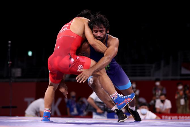 Bajrang Punia initiates a leg attack during his bout against Daulet Niyazbekov.