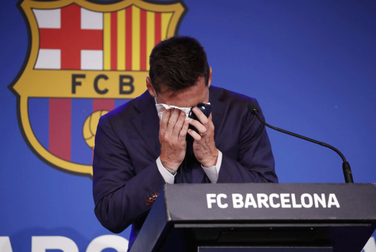 Lionel Messi breaks down at a press conference 