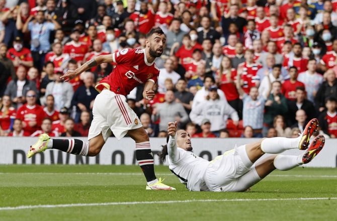 Bruno Fernandes scores Manchester United's first goal.