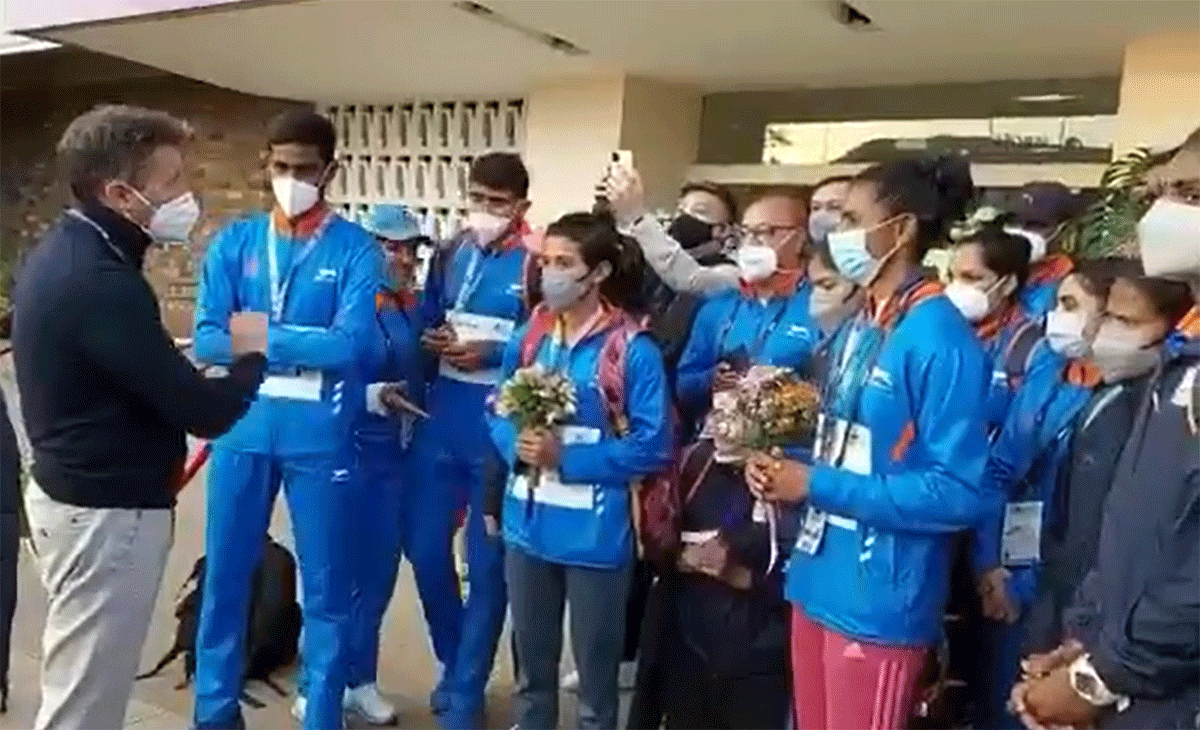 Seb Coe interacts with Indian athletes in Nairobi