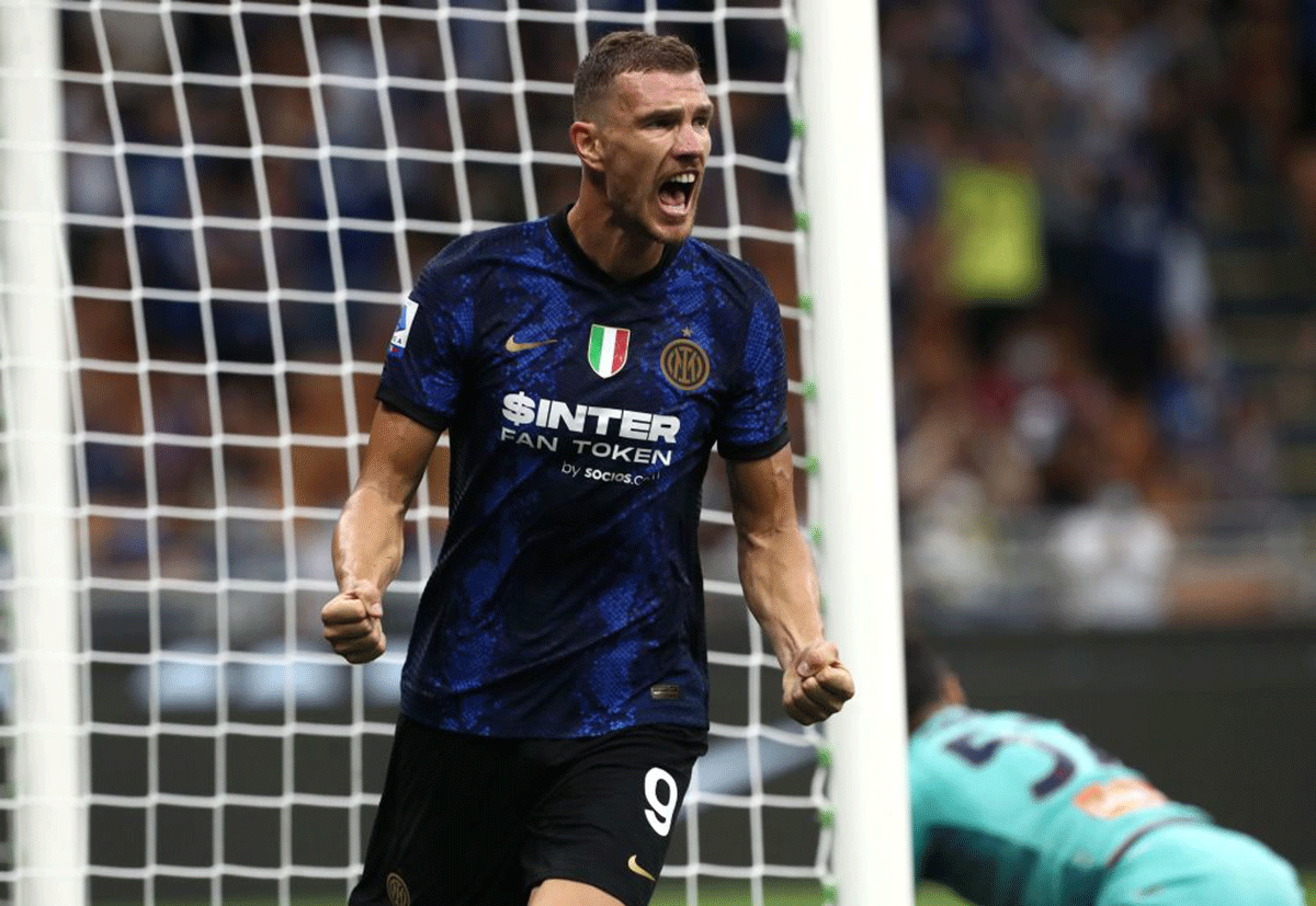 Inter's Edin Dzeko celebrates his goal during the Serie A match against Genoa CFC at Stadio Giuseppe Meazza in Milan.