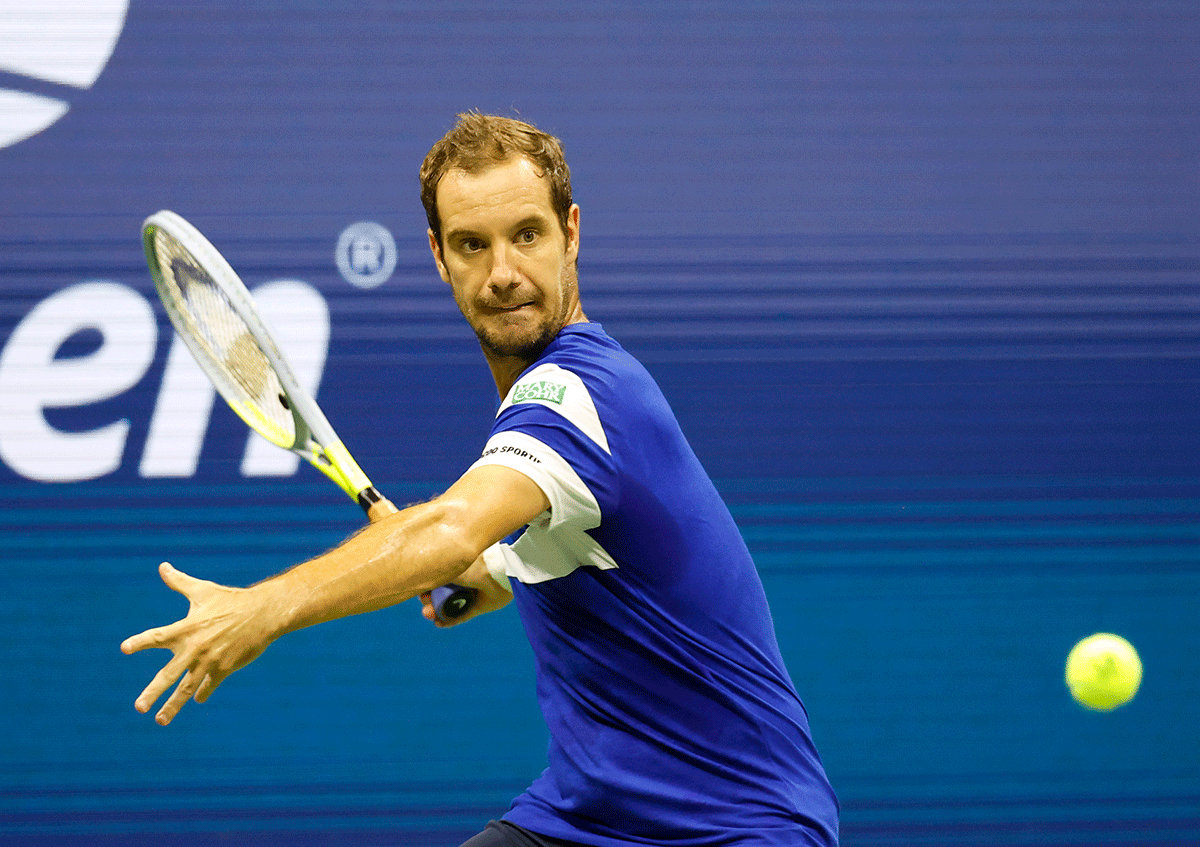 Richard Gasquet in action against Daniil Medvedev