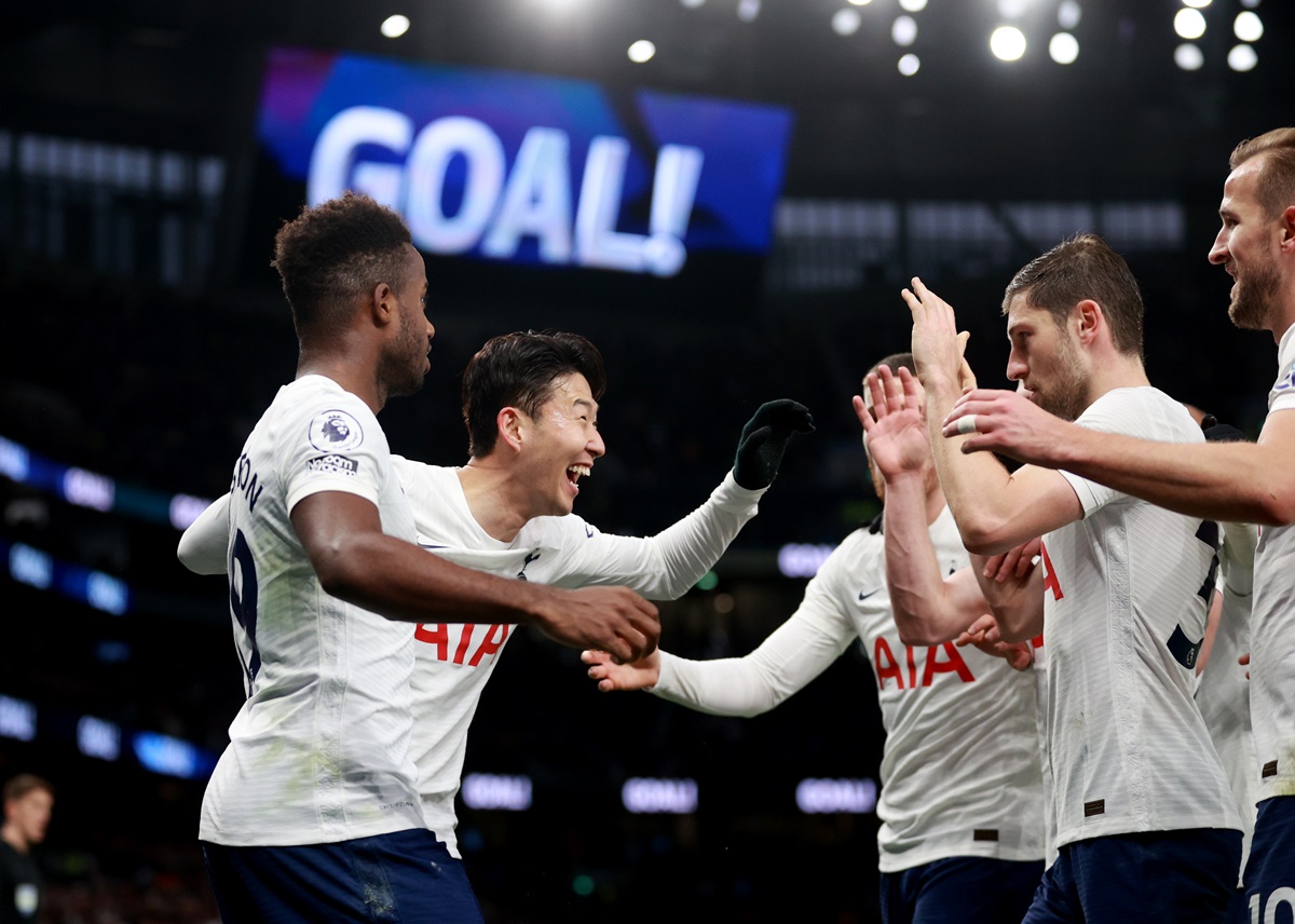 Son Heung-min celebrates with teammates scoring Tottenham Hotspur's third goal against Norwich City.