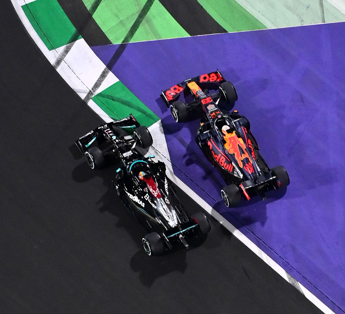 Hamilton wins crazy Saudi GP to level with Verstappen