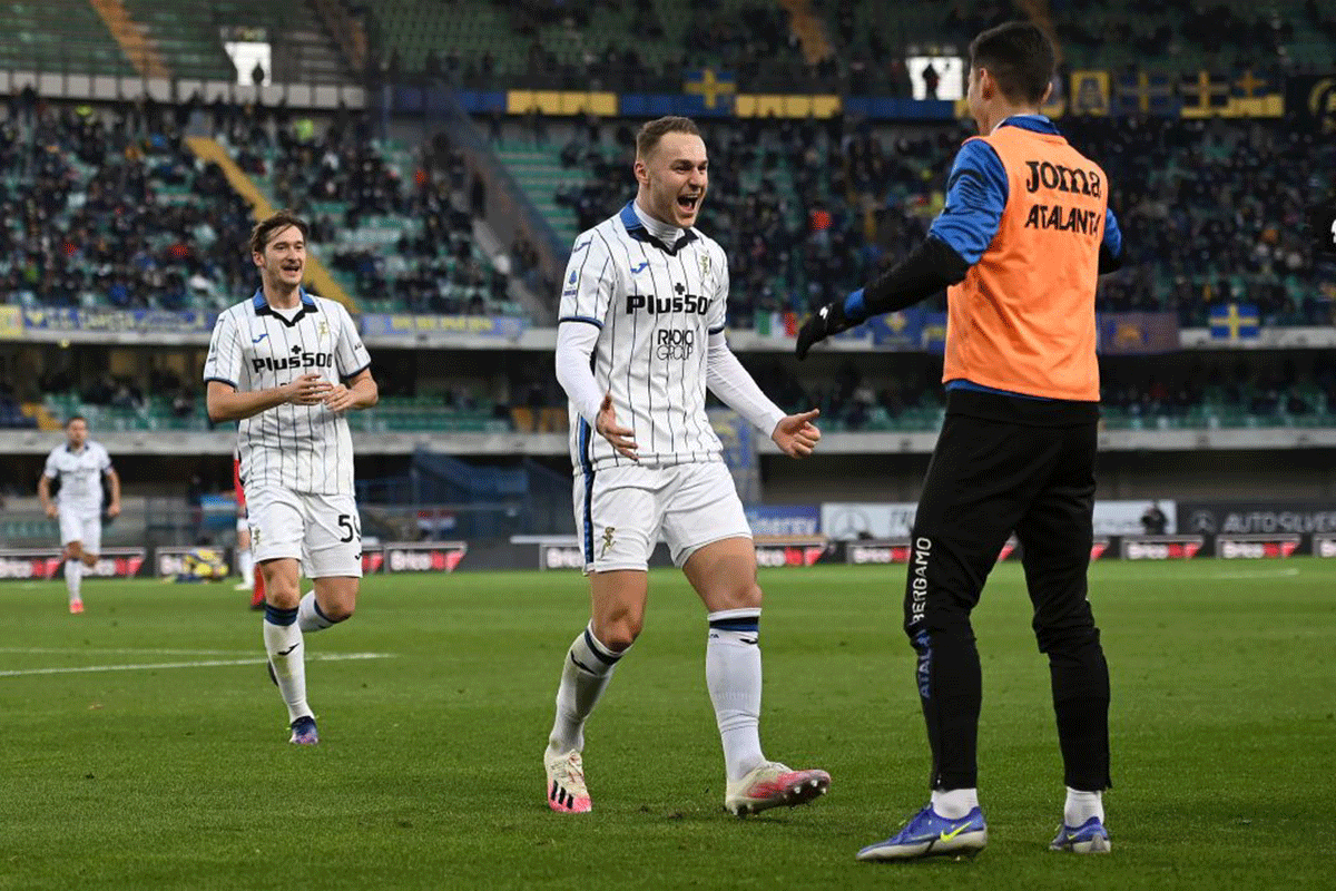 Atalanta's Teun Koopmeniers celebrates after scoring his team's second goal against Hellas Verona during their Serie A at Stadio Marcantonio Bentegodi in Verona