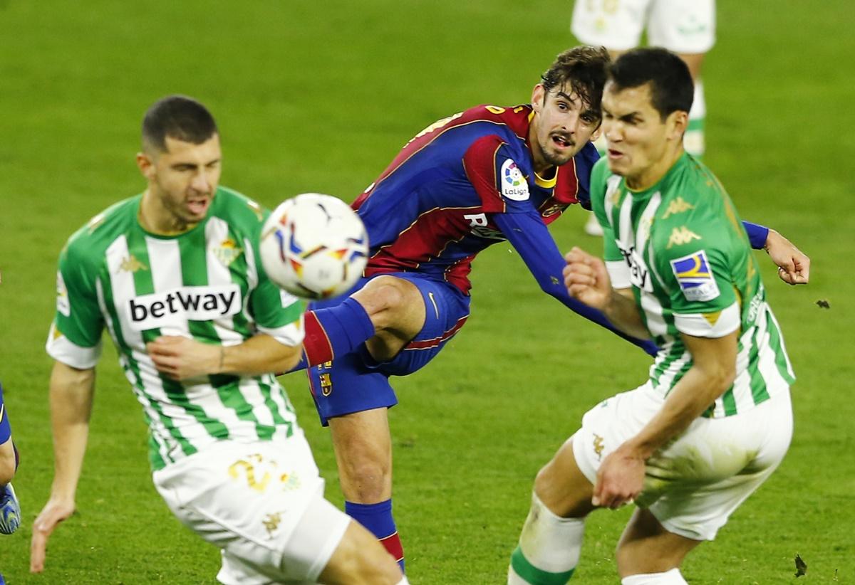 Francisco Trincao scores Barcelona's third goal. 