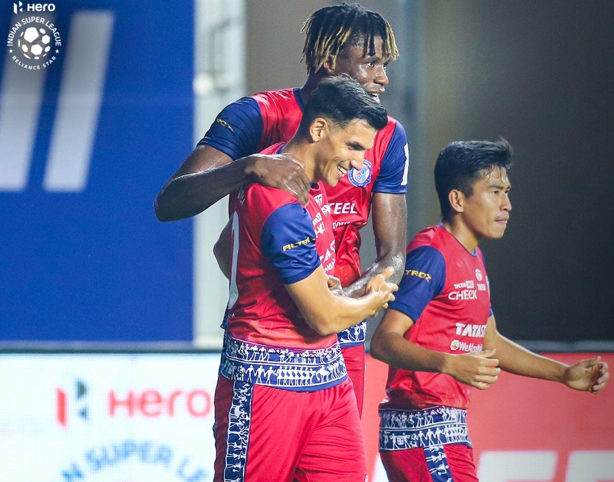 Jamshedpur FC's David Grande (centre) celebrates with teammates on scoring the injury time winner against Mumbai City FC