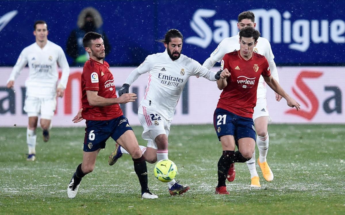 Real Madrid's Isco battles for possession with Osasuna's Oier Sanjurjo and Inigo Perez during their La Liga match, at Estadio El Sadar, on Saturday. 