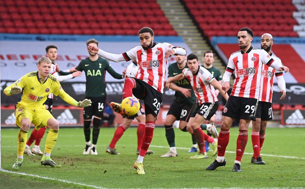 Sheffield United's Jayden Bogle in action 