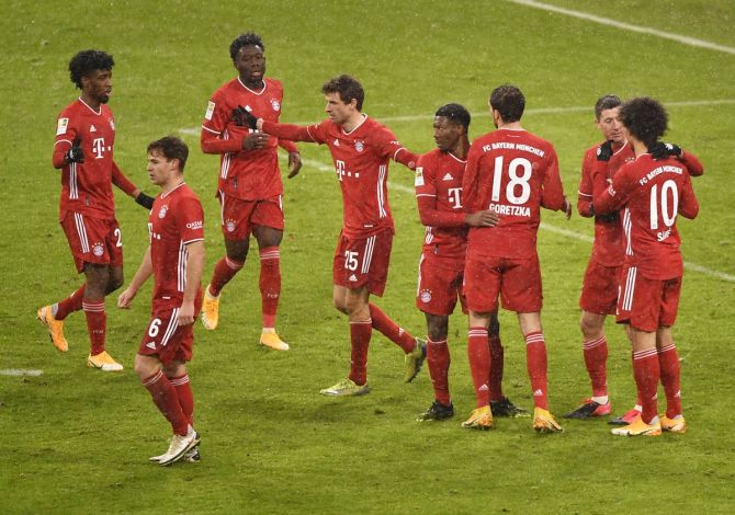 Thomas Muller celebrates scoring Bayern Munich's second goal with teammates.