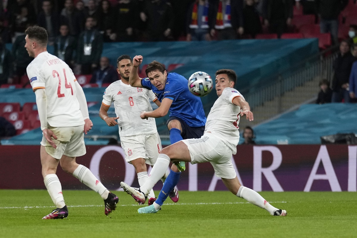 Federico Chiesa puts Italy ahead