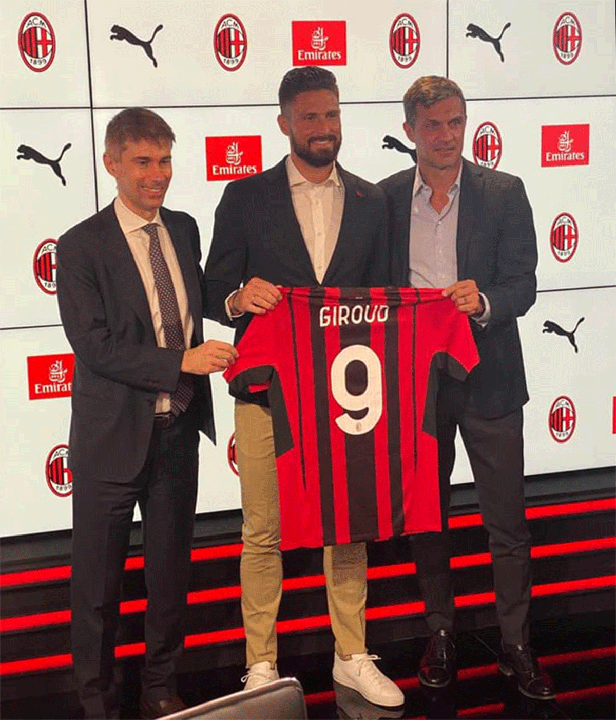 Olivier Giroud unveiled as an AC Milan player on Saturday 