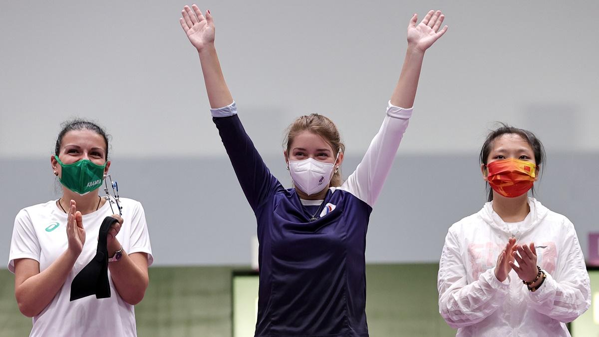 Gold medallist Vitalina Batsarashkina of the Russian Olympic Committee celebrates with silver medallist Antoaneta Boneva of Bulgaria and bronze medallist Jiang Ranxin of China after winning the women's 10m Air Pistol event at the Tokyo Olympics on Sunday.