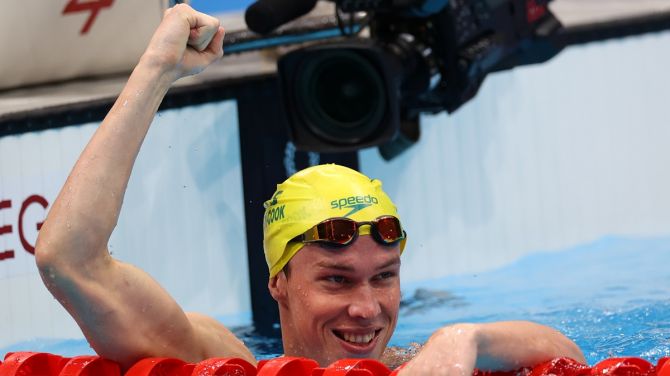 Australia's Izaac Stubblety-Cook celebrates winning gold in the men's 200m breaststroke. 