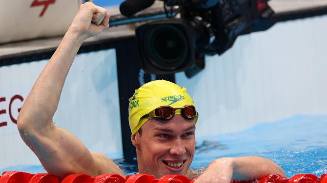 Australia's Izaac Stubblety-Cook celebrates winning gold in the men's 200m breaststroke. 