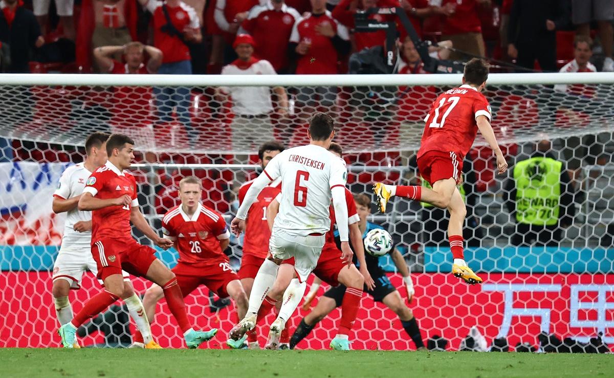 Andreas Christensen scores Denmark's third goal