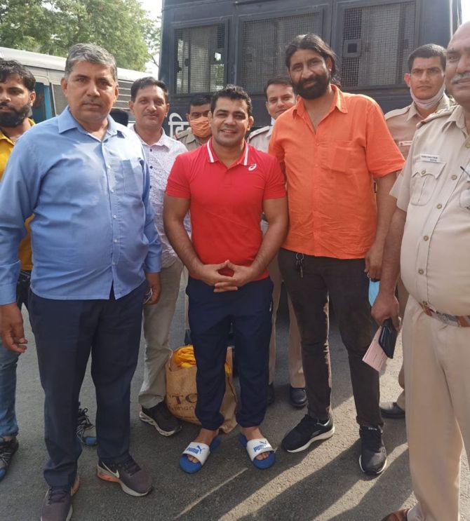 Sushil Kumar (in red t-shirt) with Delhi police personnel.