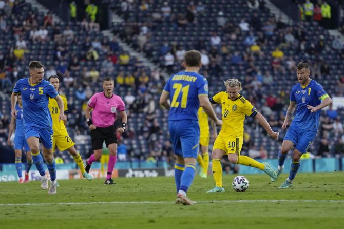 Emil Forsberg strikes to draw Sweden level.