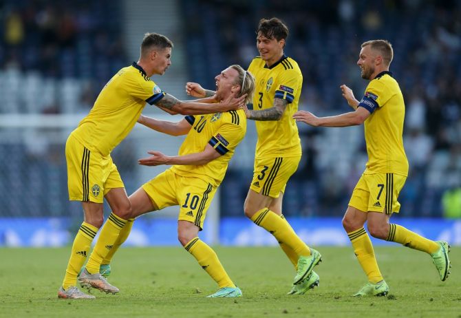 Emil Forsberg celebrates with Mikael Lustig, Victor Lindeloef and Sebastian Larsson after restoring parity for Sweden.