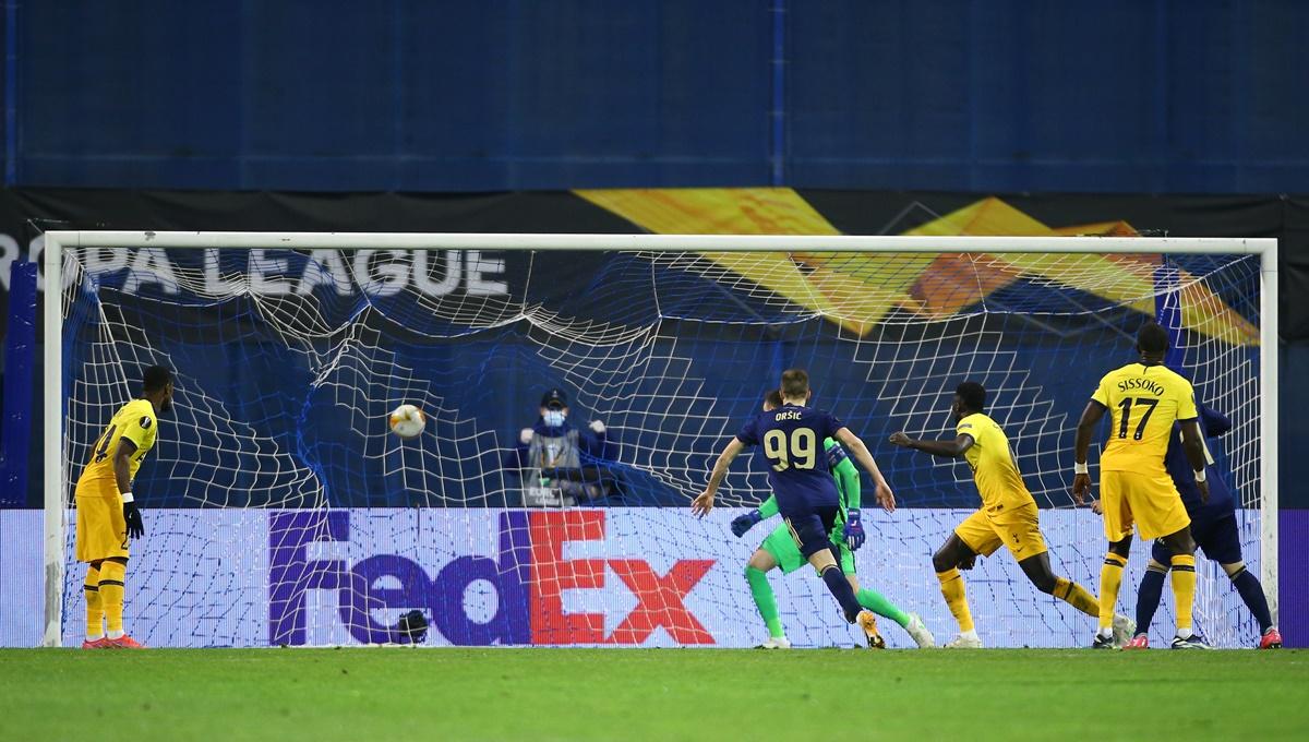 Mislav Orsic scores Dinamo Zagreb's second goal.