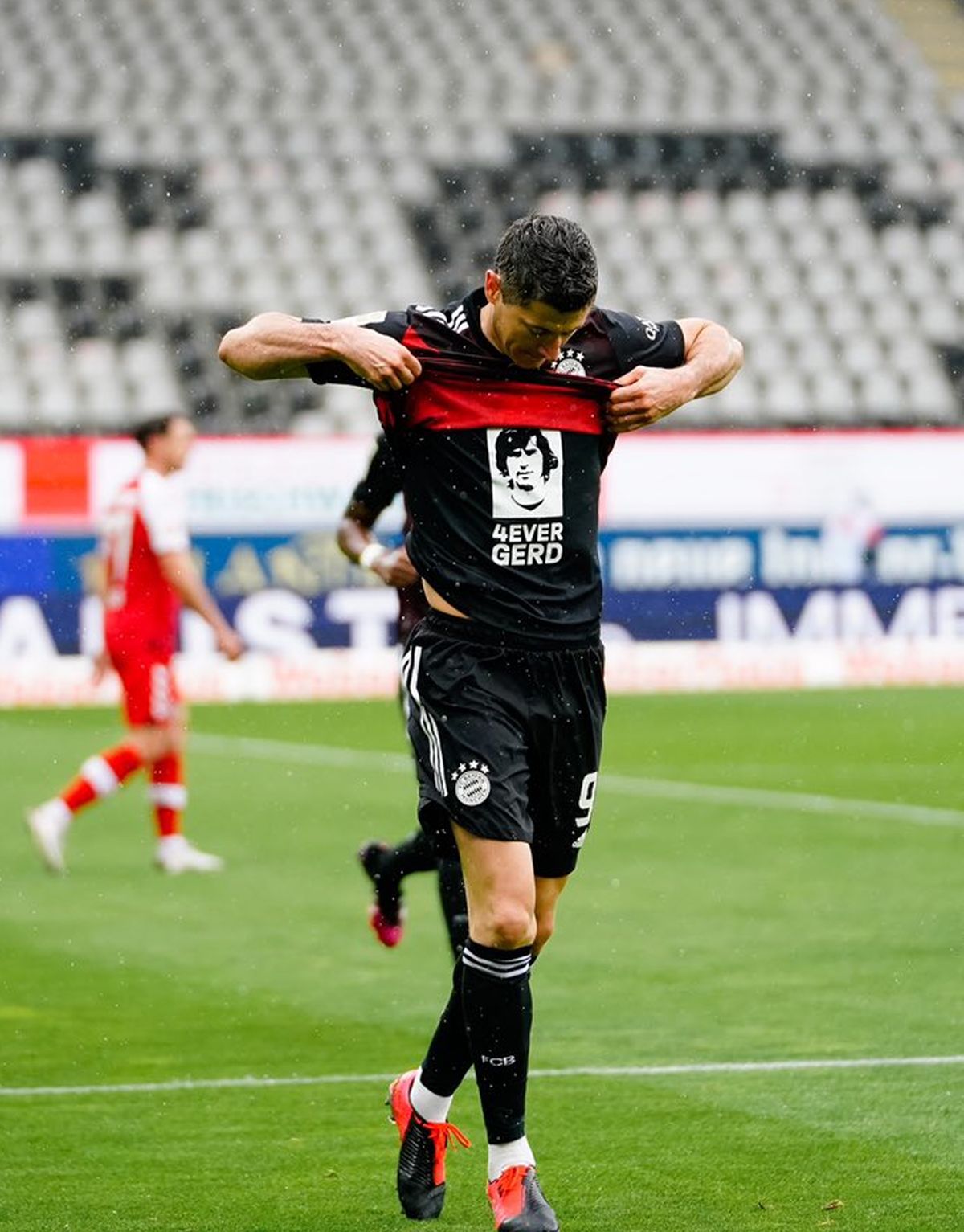 Robert Lewandowski celebrates on scoring the record-equalling 40th goal against Freiburg during the Bundesliga match on Saturday