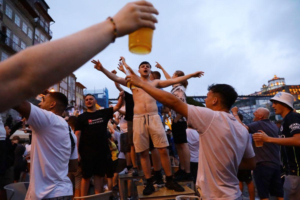 Manchester City fans in Porto ahead of the Champions League Final between Manchester City and Chelsea on Saturday