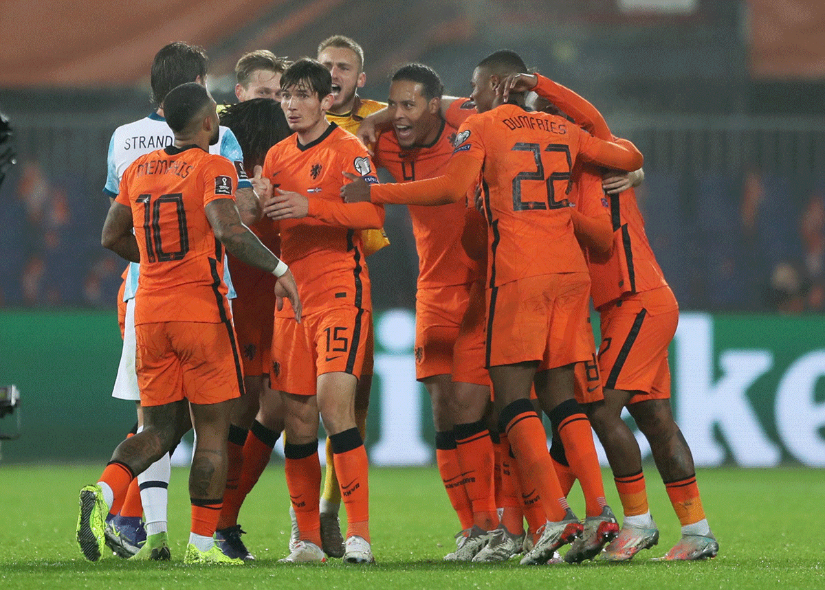 Dutch head back to World Cup; playoffs for Turkey, Ukraine