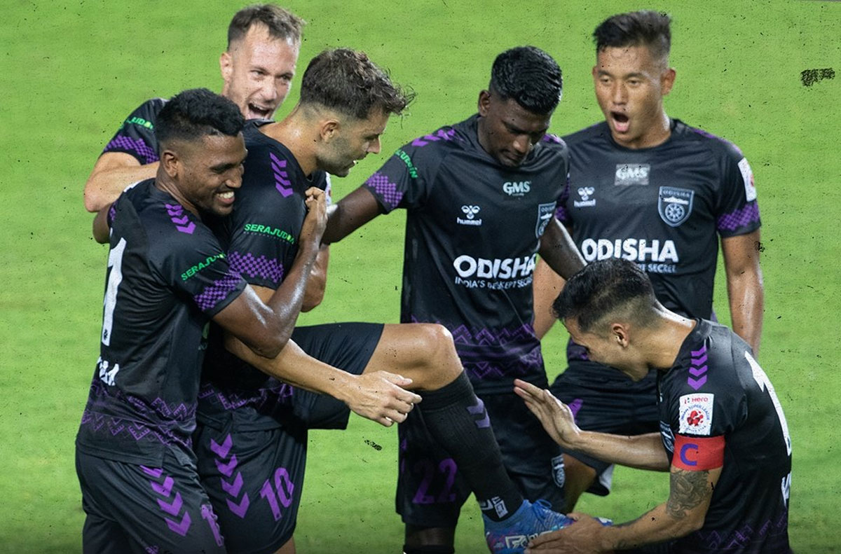 Javi Hernandez celebrates with his Odisha teammates after scoring the second goal