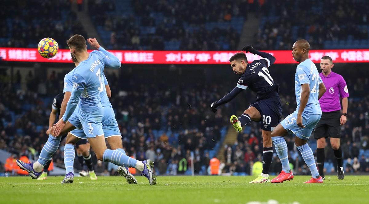 West Ham United's Manuel Lanzini shoots at goal. 