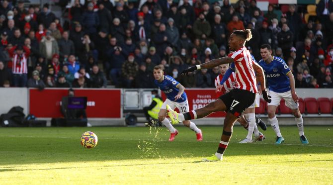 Ivan Toney's strike from the penalty spot earned Brentford victory over Everton.