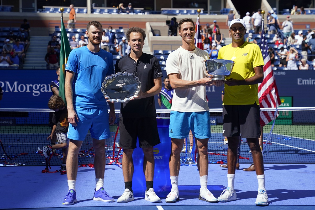 (From left) Runners-up Jamie Murray of Great Britain and Bruno Soares of Brazil, and champions Joe Salisbury of Great Britain and Rajeev Ram of the United States pose with their US Open men's doubles trophies.