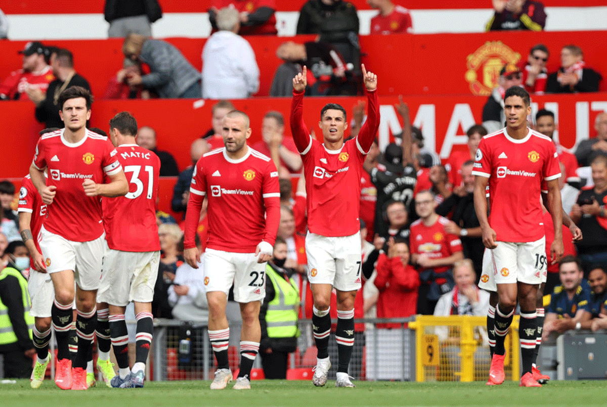 Cristiano Ronaldo celebrates with his Manchester United teammates on scoring against Newcastle