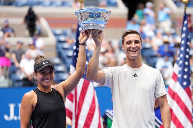 Desirae Krawczyk of the United States, left, and Great Britain's Joe Salisbury pose with the trophy after defeating Mexico's Giuliana Olmos and El Salvador's Marcelo Arevalo in the US Open mixed doubles final on Saturday.
