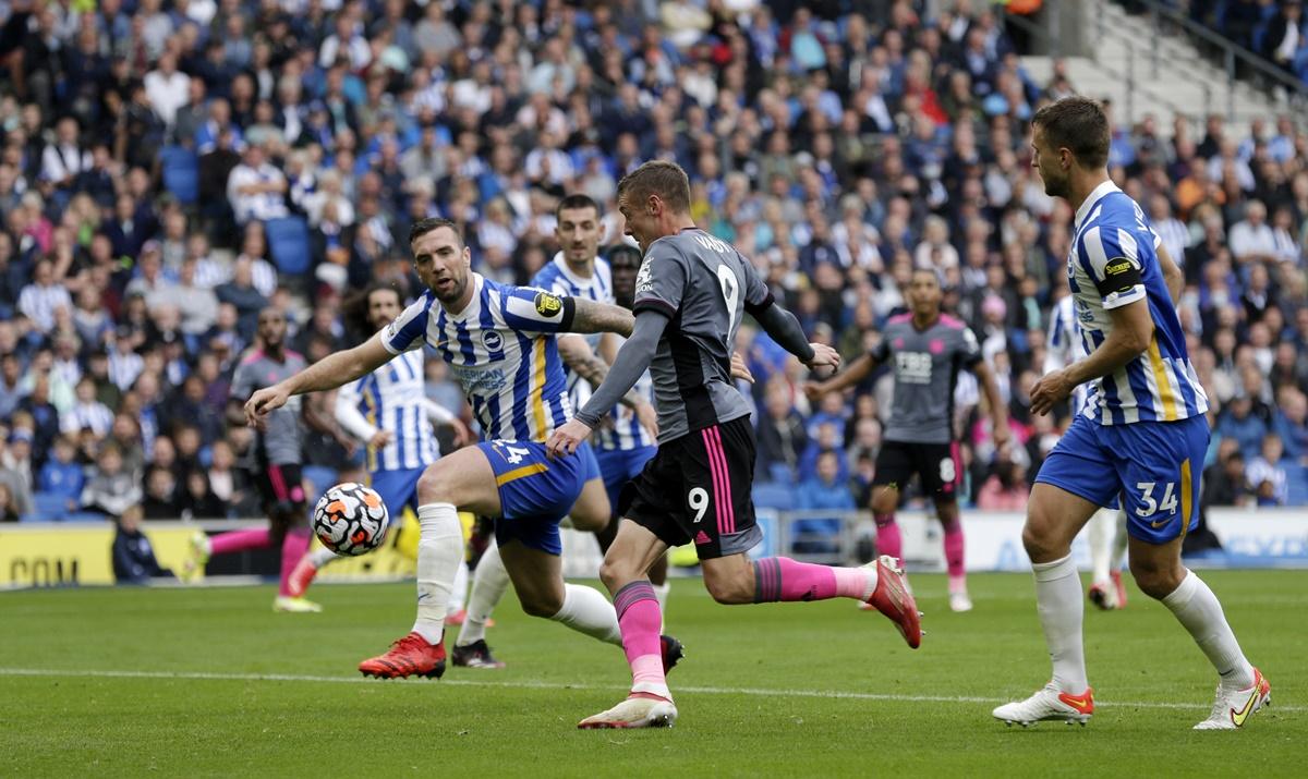 Jamie Vardy pulls a goal back for Leicester City