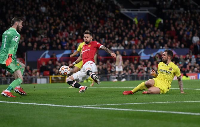 Paco Alcacer places the ball past David De Gea to put Villarreal ahead.