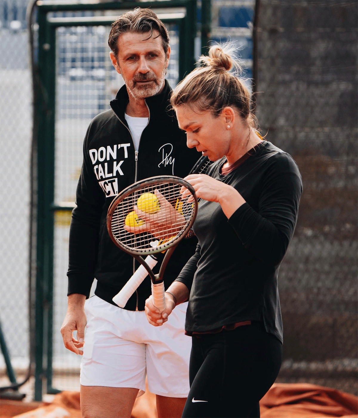 Patrick Mouratoglou with Simona Halep at a training sesssion