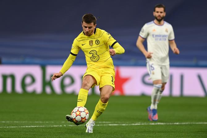 Mason Mount scores Chelsea's opening goal.