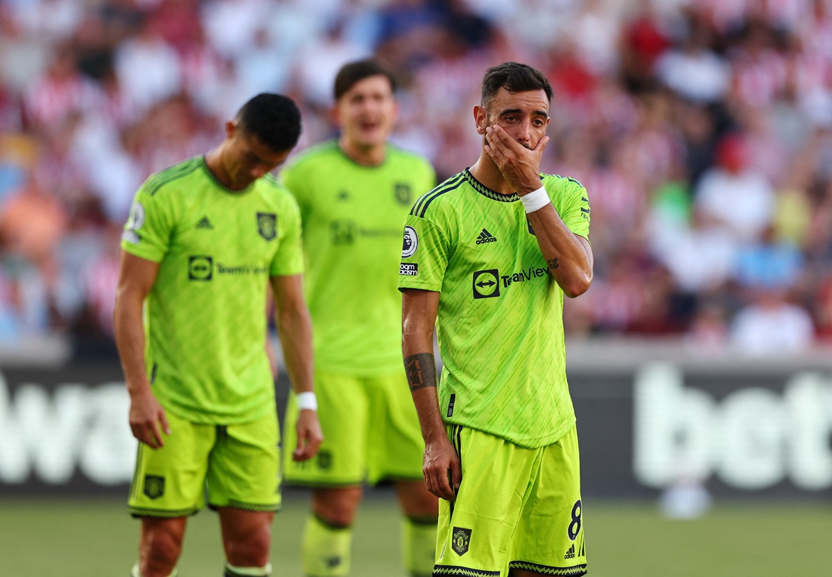 Manchester United's Cristiano Ronaldo, Bruno Fernandes and Harry Maguire react after the humiliating defeat against Brentford