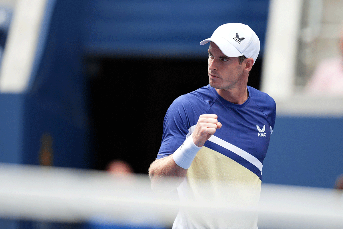 Great Britain's Andy Murray wins the first set against Argentina's Francisco Cerundolo