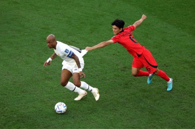 Ghana's Andre Ayew controls the ball against Korea Republic's Inbeom Hwang