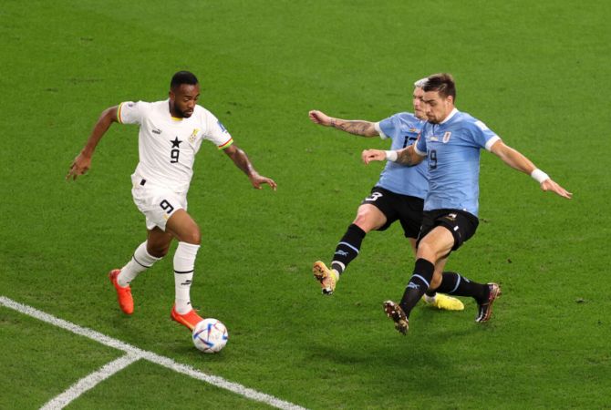 Jordan Ayew of Ghana controls the ball against Guillermo Varela (C) and Sebastian Coates of Uruguay