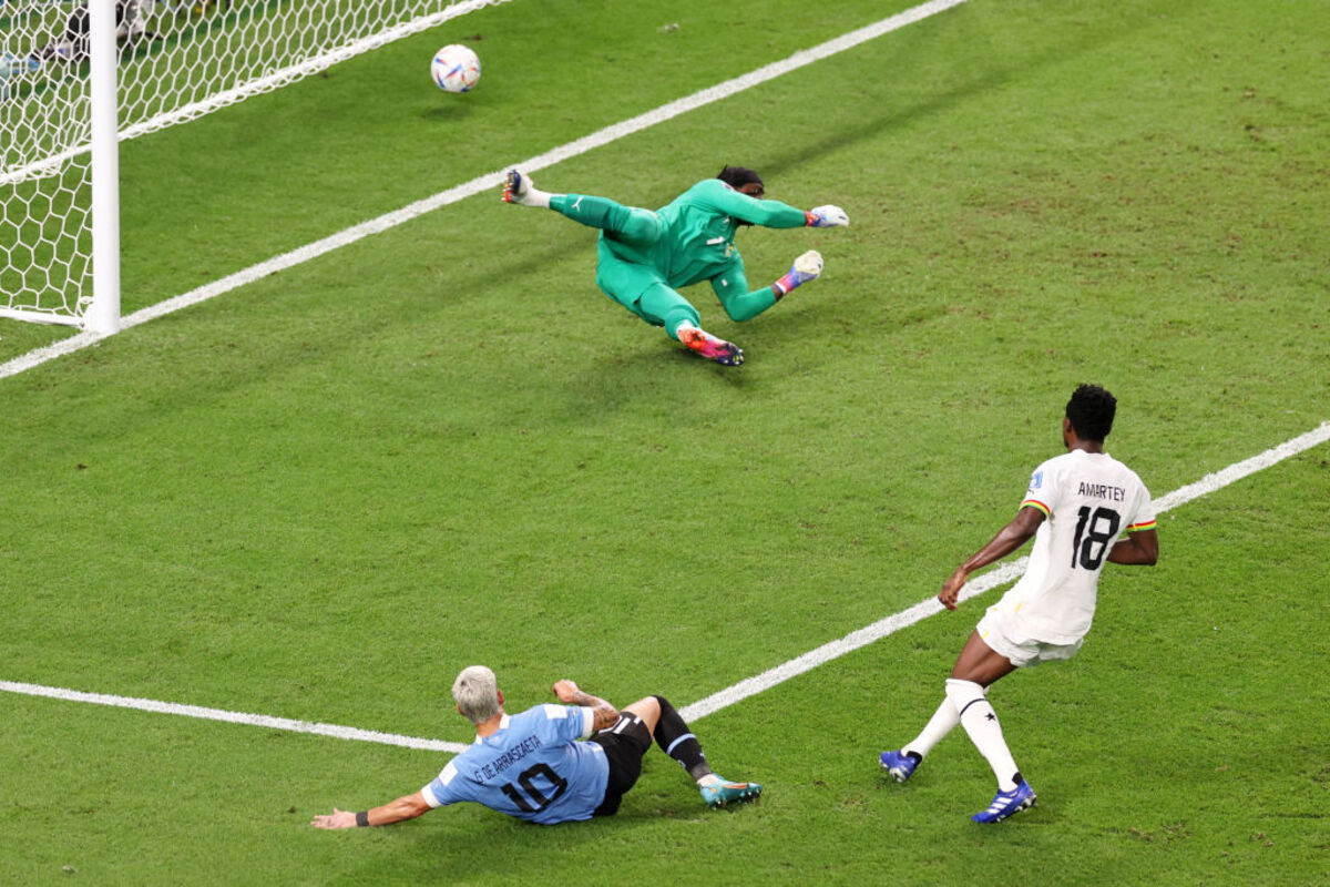 Giorgian de Arrascaeta of Uruguay scores the team's second goal 