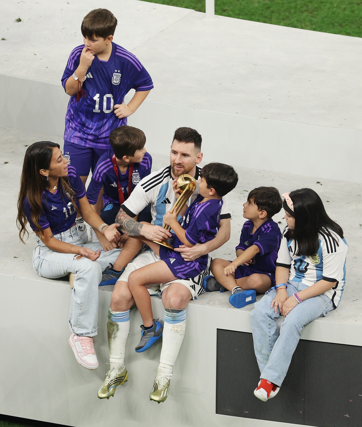 Lionel Messi Celebrates World Cup Win With Wife, Sons: Photos