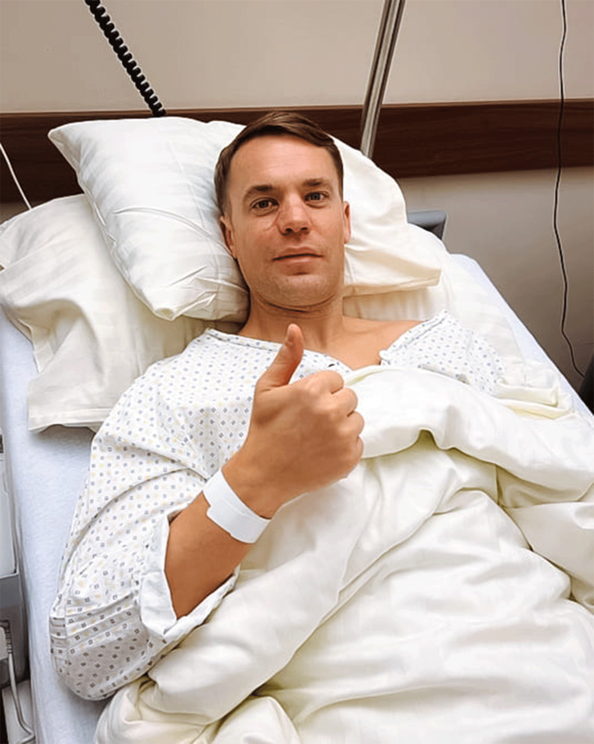 Manuel Neuer underwent a successful knee surgery on Sunday