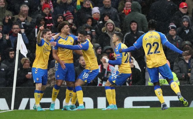 Che Adams celebrates with his  Southampton teammates after equalising.