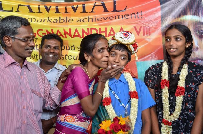 Praggnanandhaa: Praggnanandhaa's sister on nationwide support for brother,  says 'he will bring lot of glory to the nation' - The Economic Times Video