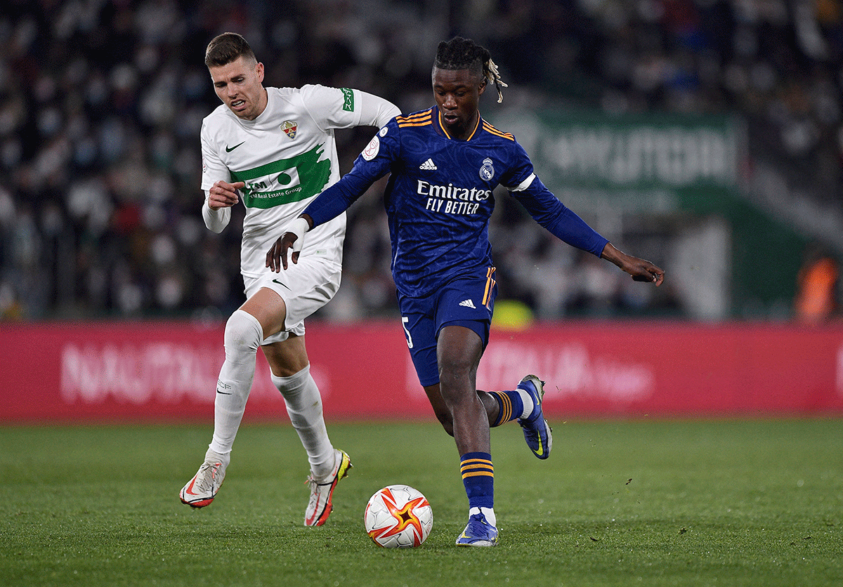 Real Madrid's Eduardo Camavinga and Elche's Gerard Gumbau vie for possession 