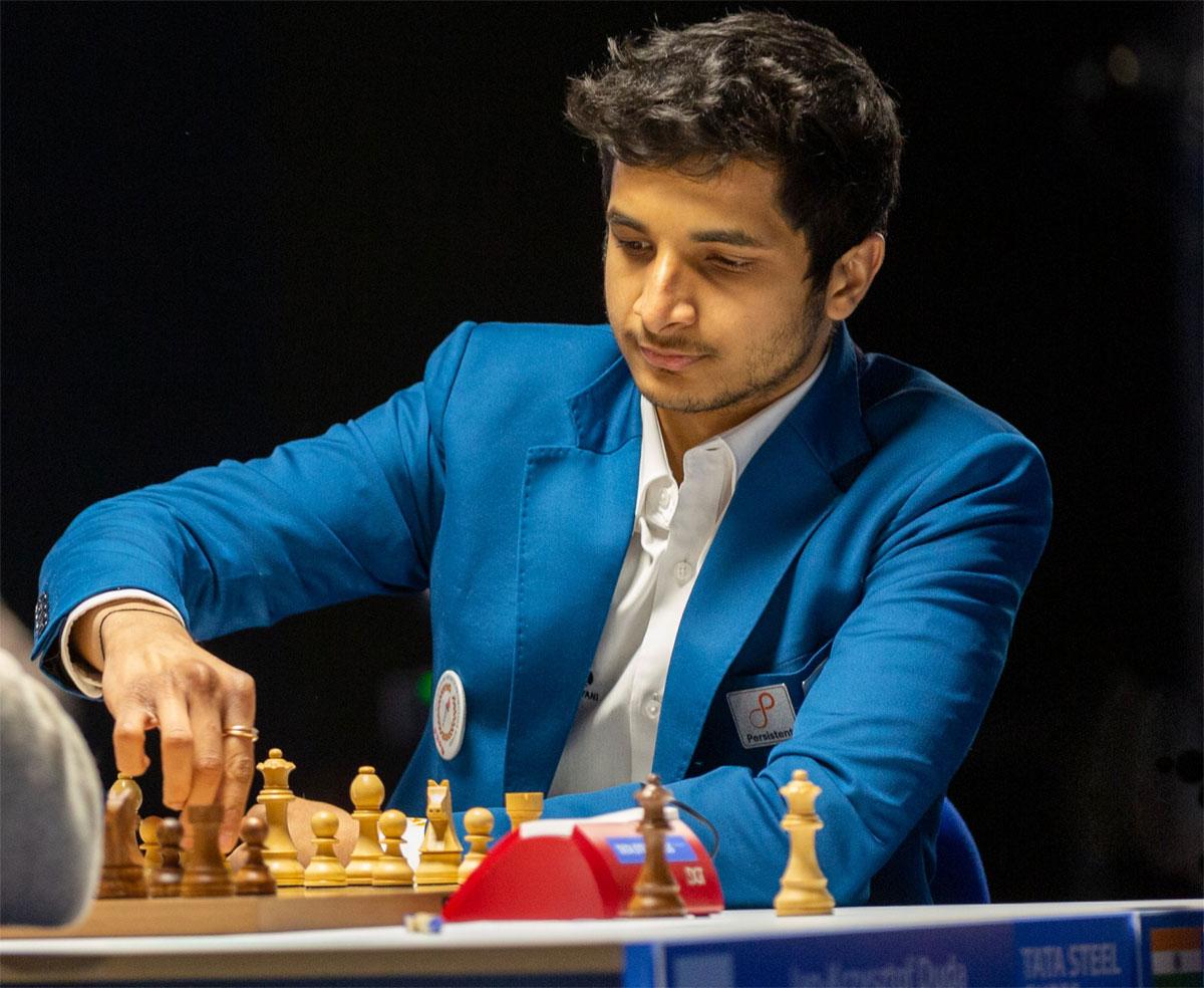 Shakhriyar Mamedyarov Joins Magnus Carlsen in Lead of Tata Steel