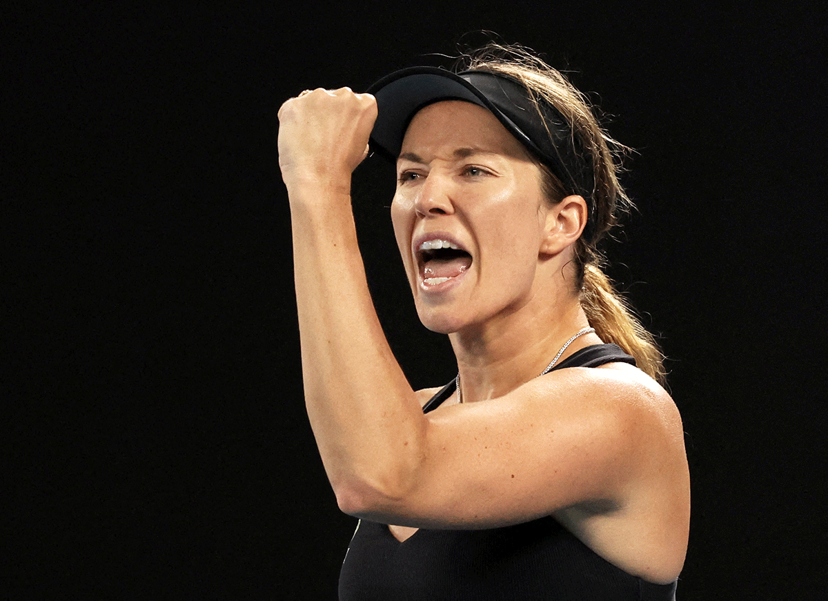 USA's Danielle Collins reacts during her semi-final match against Poland's Iga Swiatek 